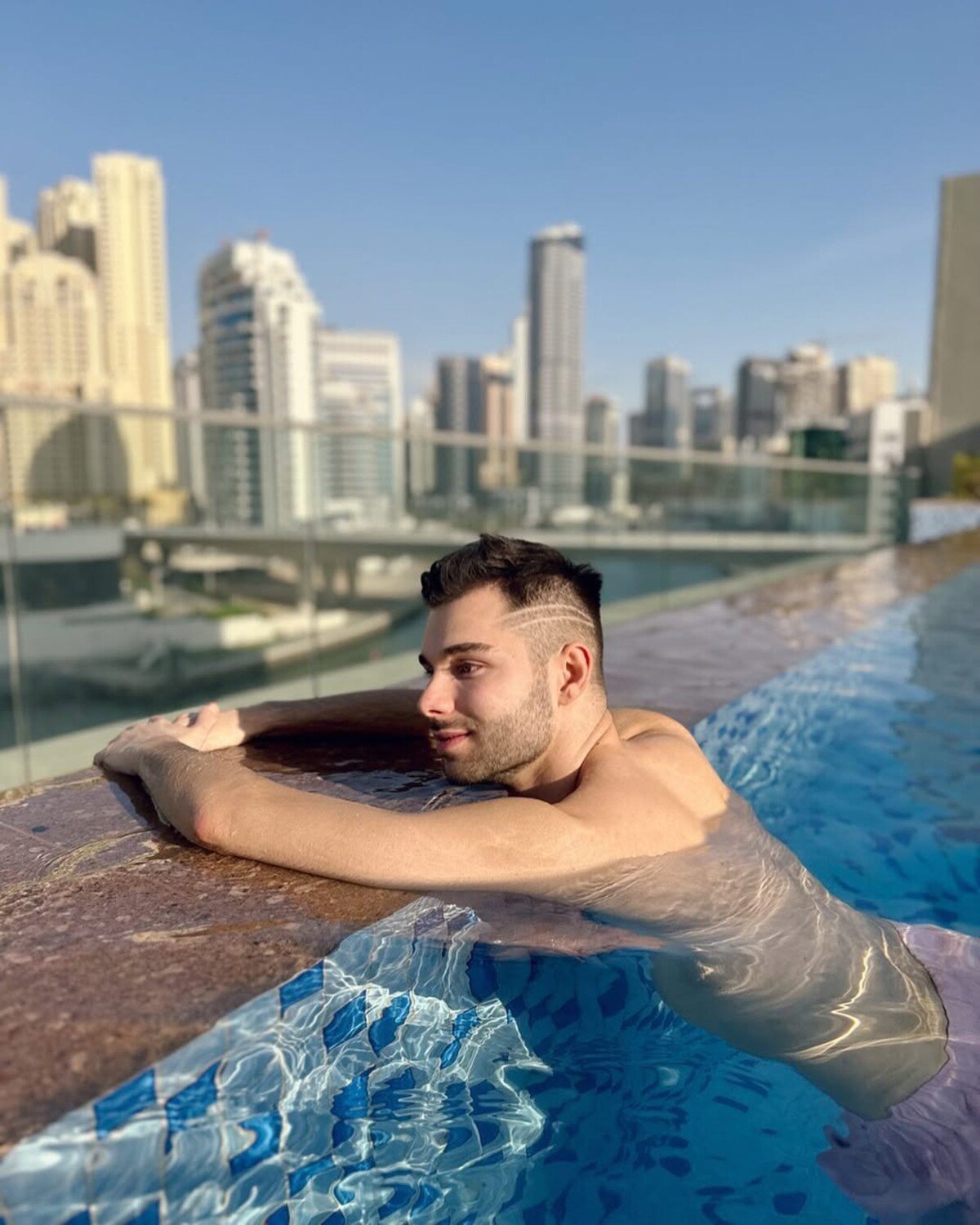 Adam Kajumi v Dubaji.