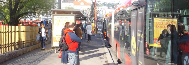 Graffiti, preplnené koše či zdevastované chodníky: smutná realita najfrekventovanejších miest Bratislavy