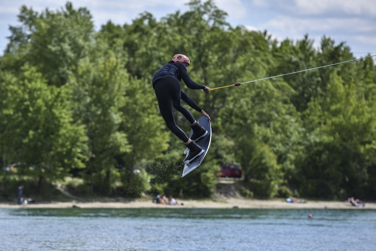 Wakeboardista na Zlatých pieskoch.