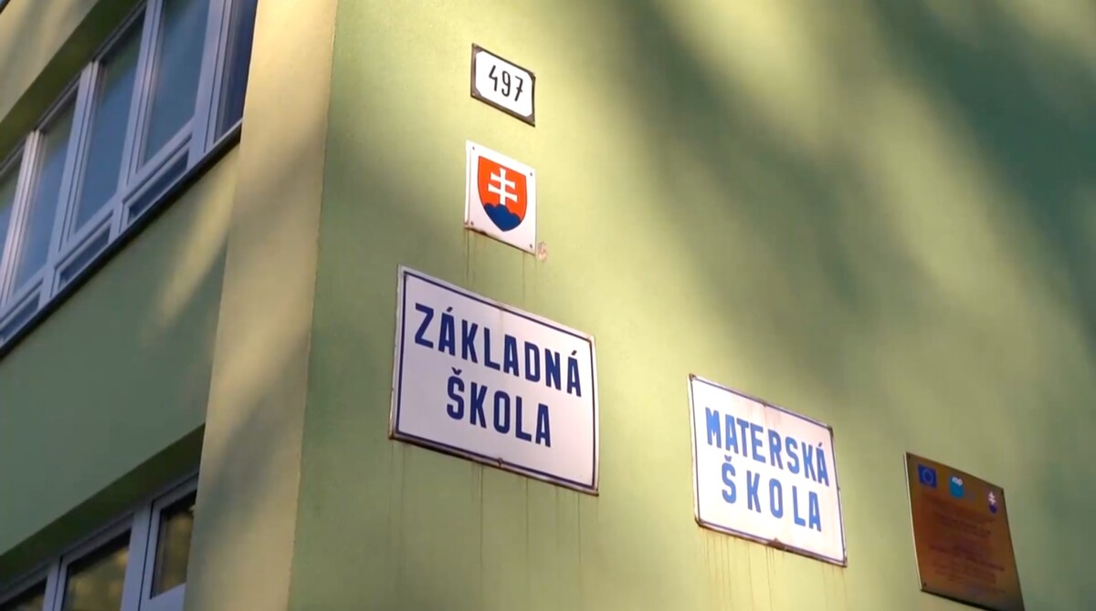 Základná škola v obci Mníšek nad Hnilcom, kde chcel 14-ročný chlapec vykonať masovú vraždu.