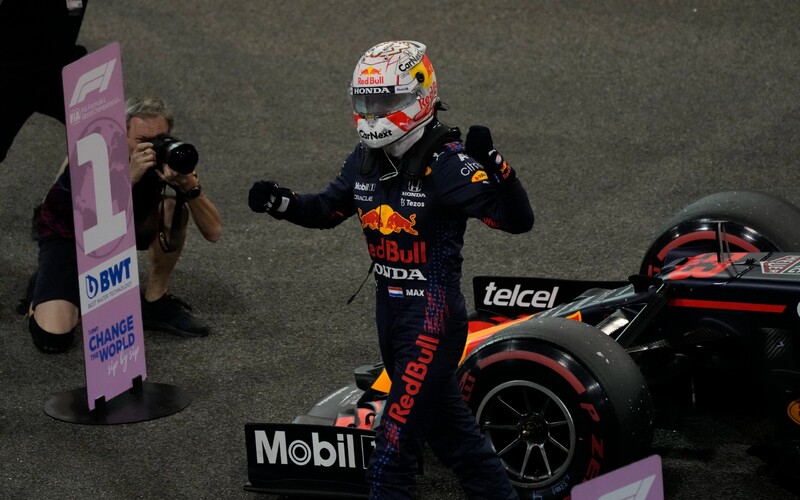 Verstappen v kvalifikaci na Velkou cenu Abú Dhabí zdolal Hamiltona.