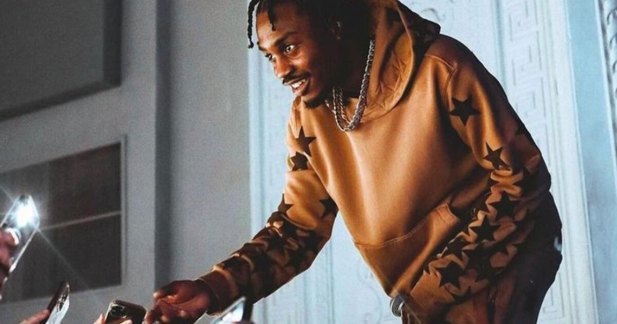 Americký rapper Lil Tjay už dnes vystoupí poprvé Česku