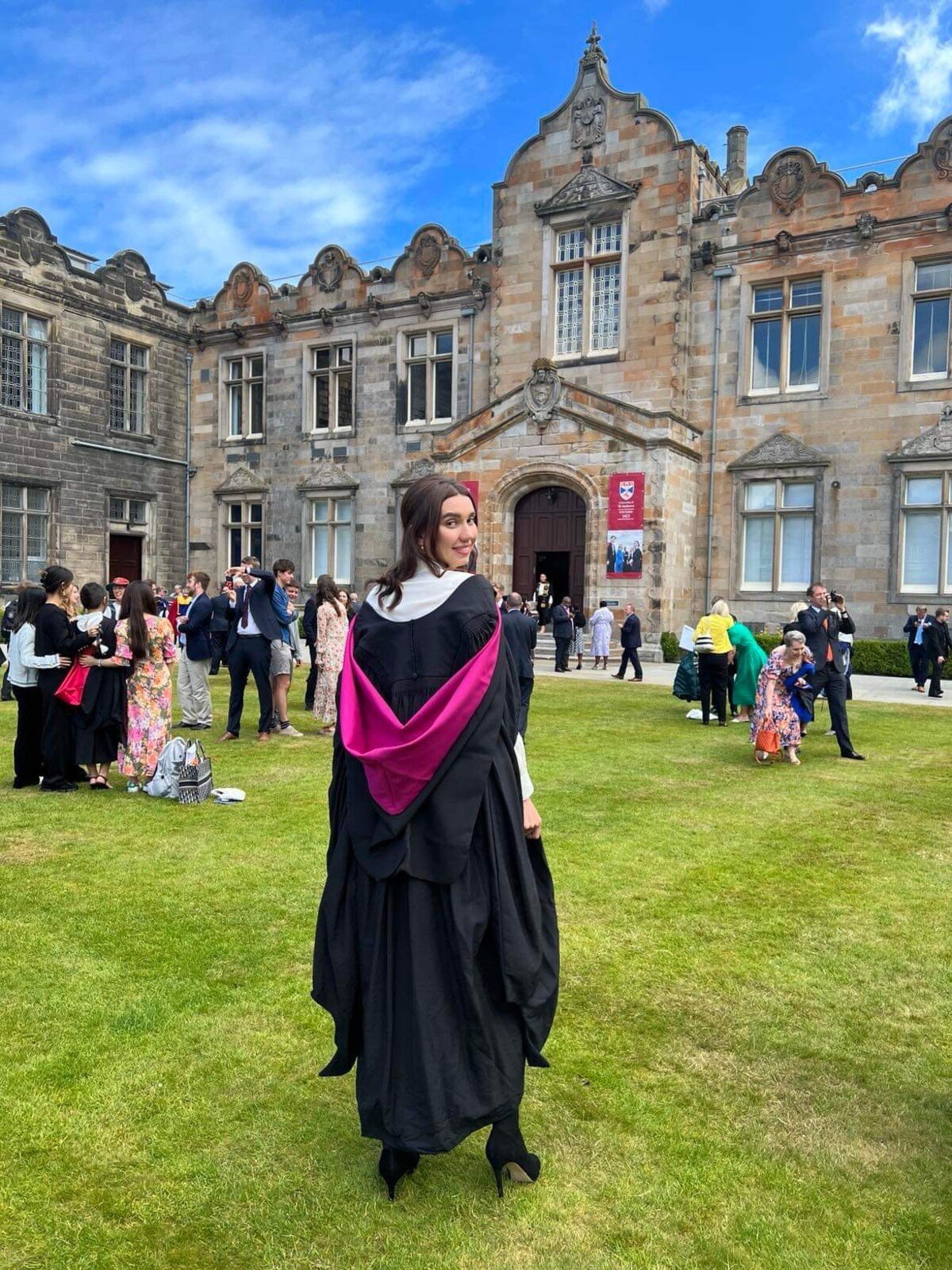Ako sa študuje na najstaršej škótskej univerzite medzi aristokratmi? V rozhovore nám o tom porozprávala ambiciózna a úspešná Slovenka Alica Mozolikova.