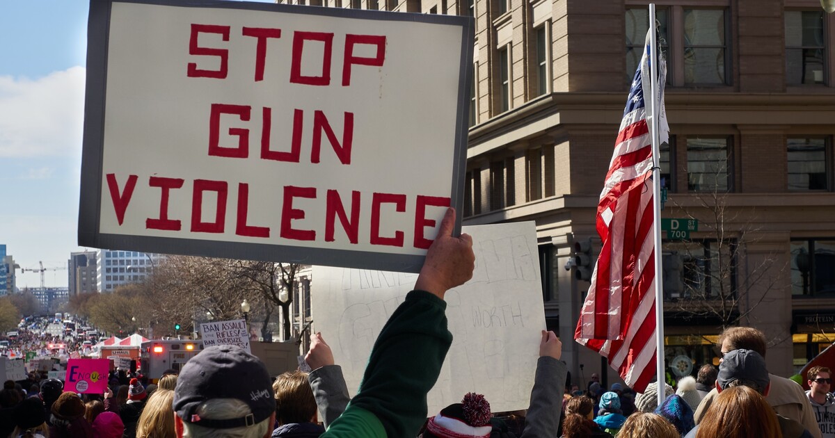 Každému pátému Američanovi zabila zbraň člena rodiny, ukazuje průzkum