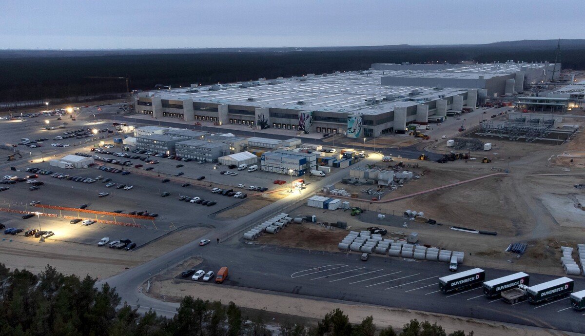 Stavenisko novej Tesla Gigafactory na výrobu elektrických áut v Grünheide.