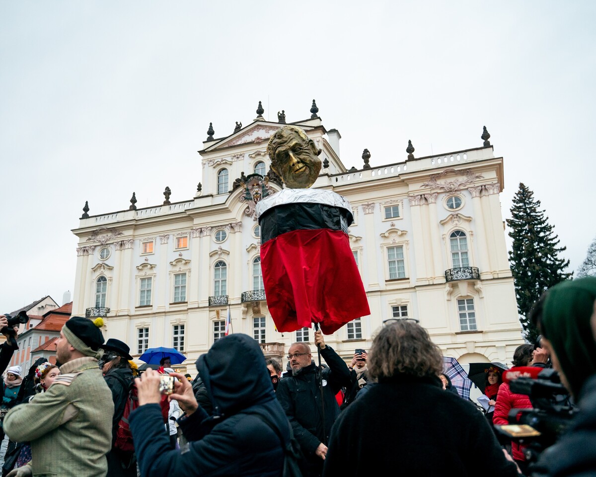 Vynášení „Zemany“ z Pražského hradu.