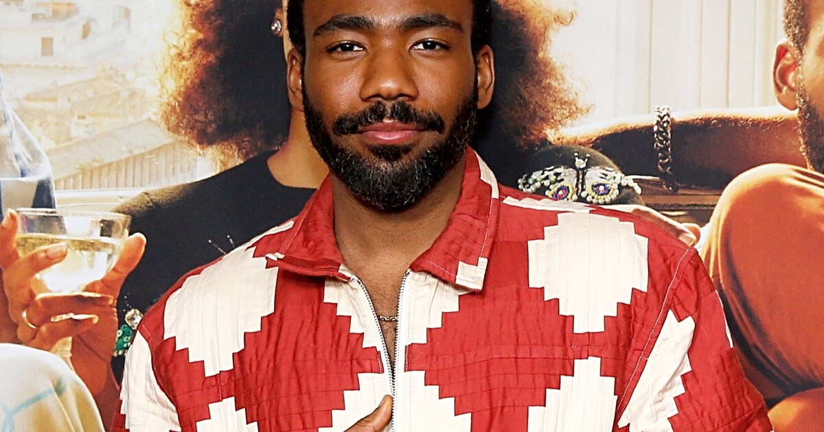 8 outfitů, které dokazují, že Donald Glover a.k.a. Childish Gambino je mistrem elegantního luxusu i ležérního městského stylu