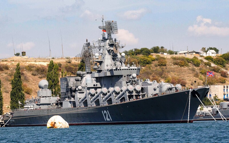 Ruská vlajková loď Moskva sa potopila, potvrdil Kremeľ. Údajne ju zničili Ukrajinci.