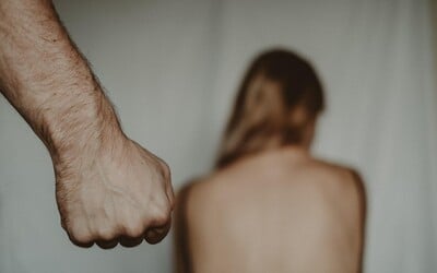 Téměř každý třetí člověk se setkal s domácím násilím. Pomoci s osvětou chce nová iniciativa.