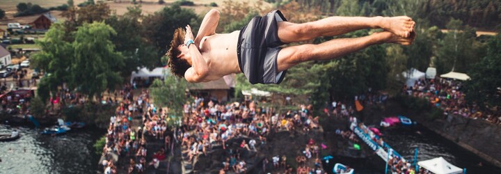 Zažij unikátní skokanskou párty uprostřed lomu. Na letošním Highjumpu vystoupí PSH a další oblíbené kapely