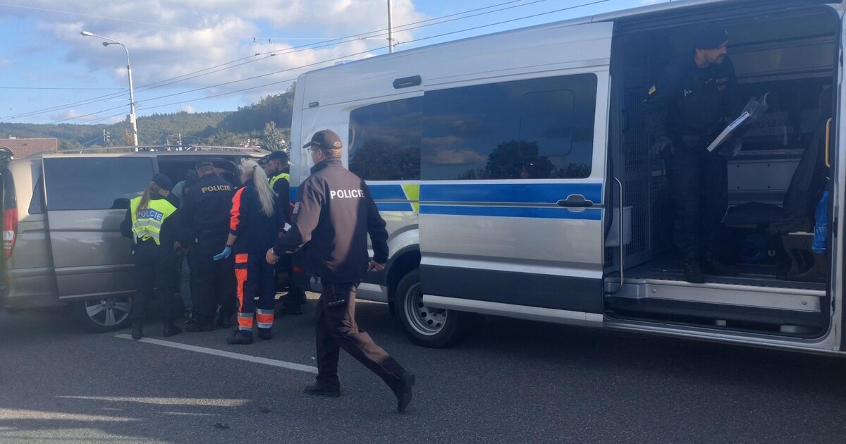 Policejní honička na Zlínsku jako z akčního filmu: Řidička ujížděla s dodávkou plnou lidí