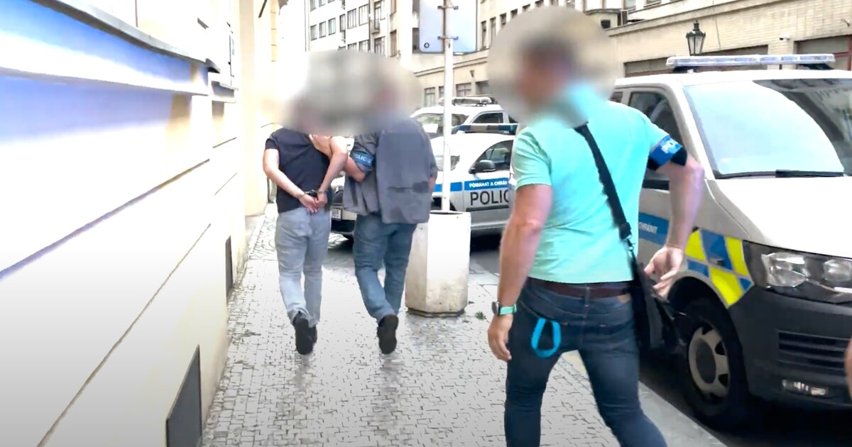 Střelba v Praze: Policie zveřejnila záběry ze zatčení útočníka
