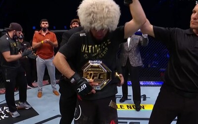 Neporazený šampión Khabib Nurmagomedov uškrtil súpera v 2. kole! Po zápase oznámil koniec kariéry.