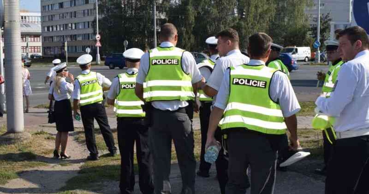 Kdyby nás bylo víc, eskalujeme napětí, reaguje policie na kritiku po demonstraci Romů a Romek v Krupce