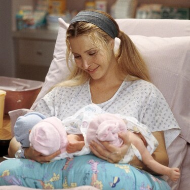V seriálu Přátelé se Phoebe narodí trojčata. Komu je vlastně odnosila? 