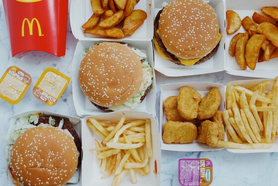 Jaké jídlo z McDonald's se využívá jako ekonomický index, který porovnává kupní sílu zemí?