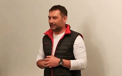Starostu obce pri Banskej Bystrici usmrtilo vlastné auto na dvore. Po prevoze do nemocnice mu už nedokázali pomôcť.