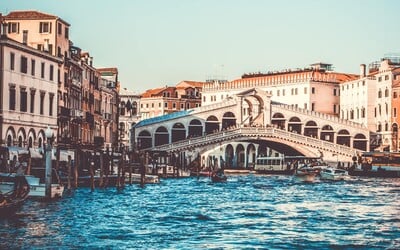 Benátky budou za vstup vybírat peníze. Autority oznámily datum a další podrobnosti o změně.