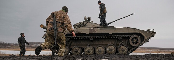 Rusko je omezeno nedostatkem munice i lidí, vzkazuje Londýn. Kreml kritizují i ruští blogeři