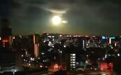 VIDEO: Japonsko ožiarila „ohnivá guľa“. O čo išlo?