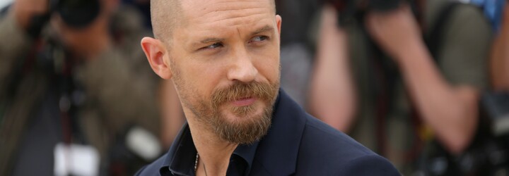 Tom Hardy sľúbil, že rozbije hubu každému, kto odfotí jeho deti. Herec netoleruje citlivé zásahy do súkromia