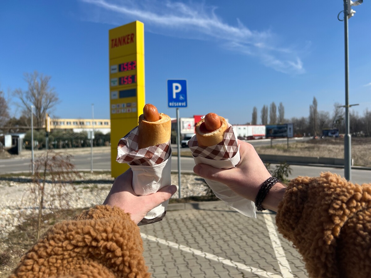 Hot-dogy z čerpacej stanice Tanker.