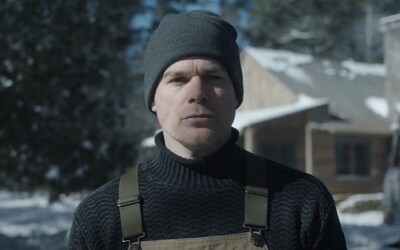 Dexter v prvním traileru utíká před krvavou minulostí. Žije v přetvářce, která ho unavuje.
