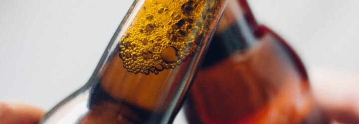 Praha přichází s další vyhláškou. Chce zakázat pohyb s otevřenou láhví alkoholu v centru města