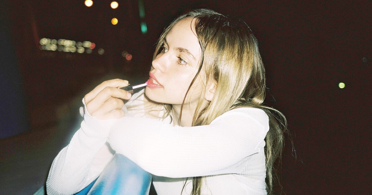 Na srdci modřiny a na rtech lesk. Tohle je zjevení slovenského rapu Mess