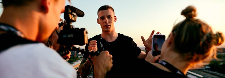 REFRESHER hledá stážistu: Jsi neustále online, umíš to s Instagramem, miluješ festivaly a troufáš si na náš youtubový kanál?