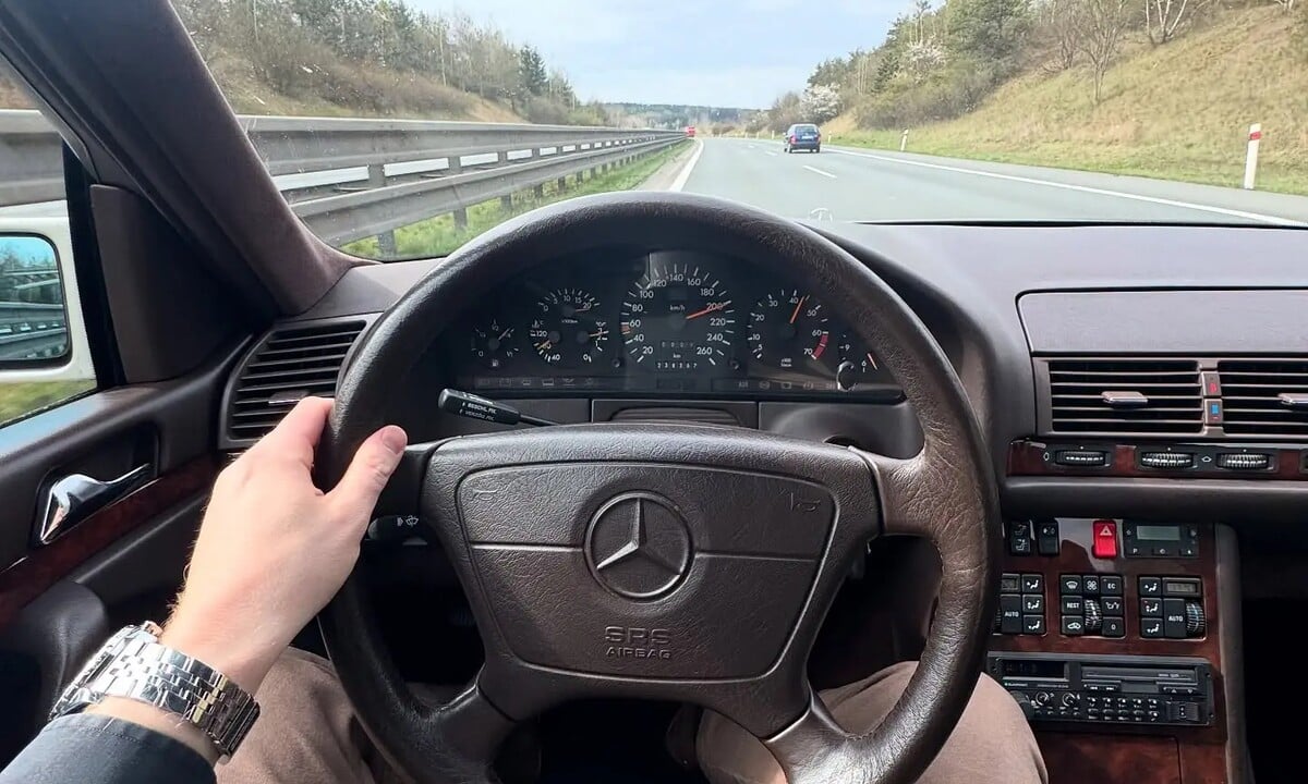 Mezi další politikovy výmluvy patřilo i to, že je automobil starší a tachometr mu neukazuje přesně