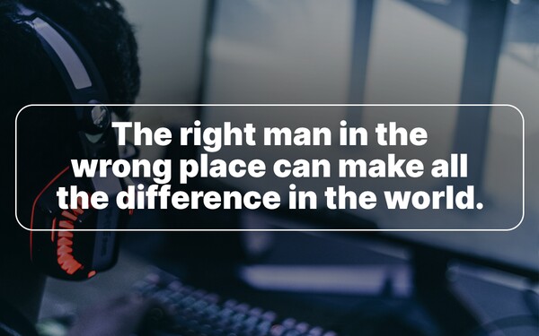 Na začiatku ktorej hry jedna z hlavných postáv prenesie vetu: „The right man in the wrong place can make all the difference in the world“ („Správny človek na zlom mieste dokáže zmeniť celý svet“)?