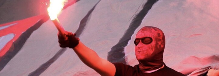Rozprávali sme sa s členom ultras: Počas zápasu pyro šou, po zápase bitka do bezvedomia, tak vyzerá život hardcore fanúšika