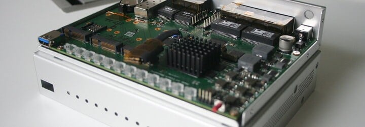 Údajně nejbezpečnější router světa jde do výroby. Vynalezli jej tvůrci z České republiky