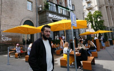 McDonald's opäť začína otvárať svoje reštaurácie na Ukrajine. Podľa reťazca to je prejav podpory.