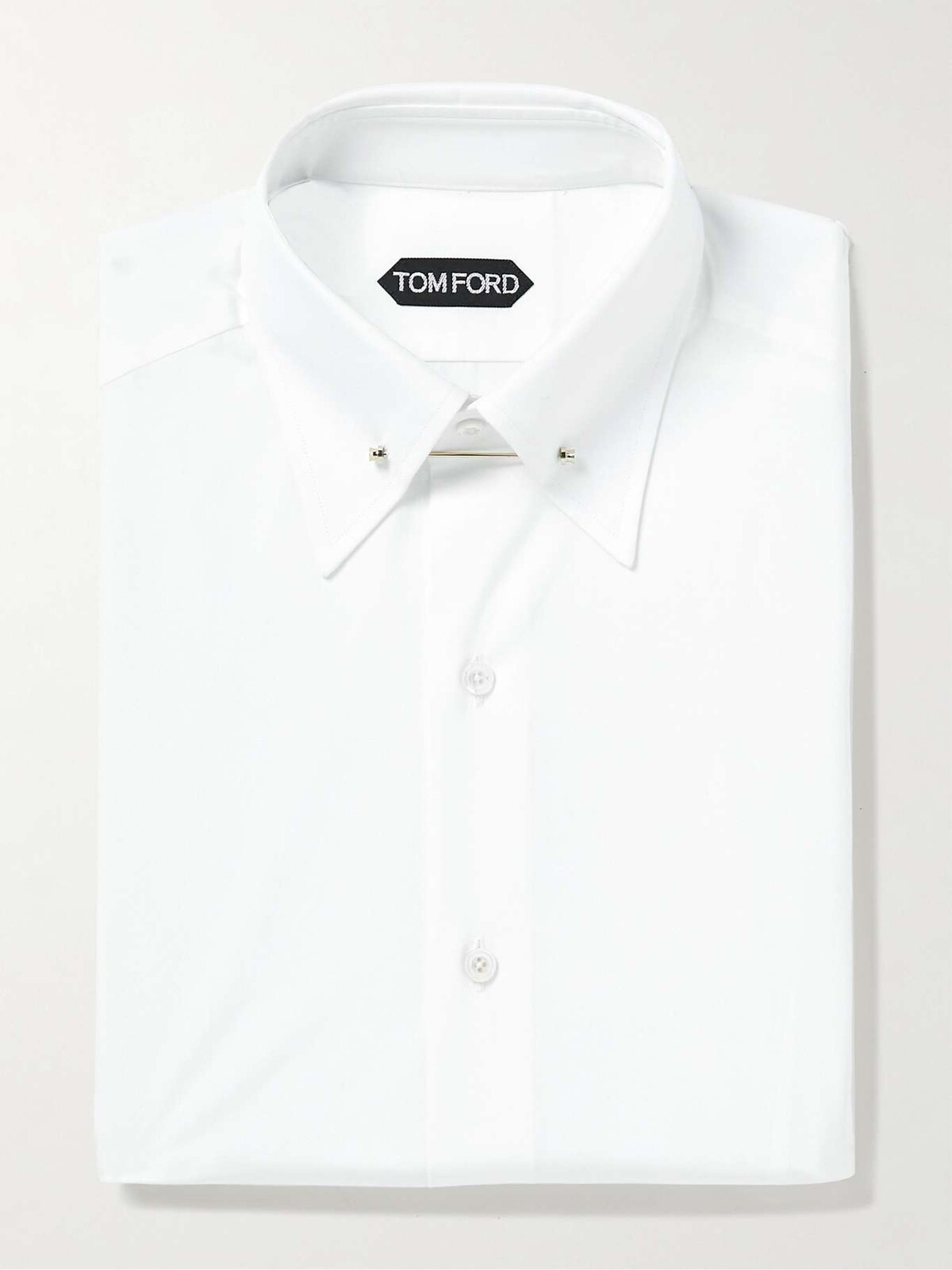 Bielu košeľu so zaujímavým zlatým detailom ponúka značka Tom Ford. Cena je 450 eur.