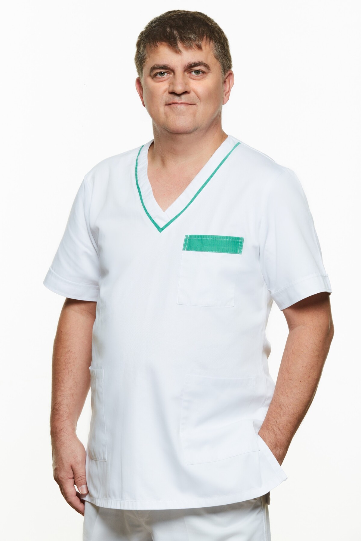 Štefan Zamba je skúsený primár infektologického oddelenia. Pod jeho vedením zvládli v Michalovciach tri najväčšie epidémie na Slovensku za posledných osem rokov: mumpsu, žltačky a osýpok. Teraz bojuje s koronavírusom, ale aj s hoaxami.