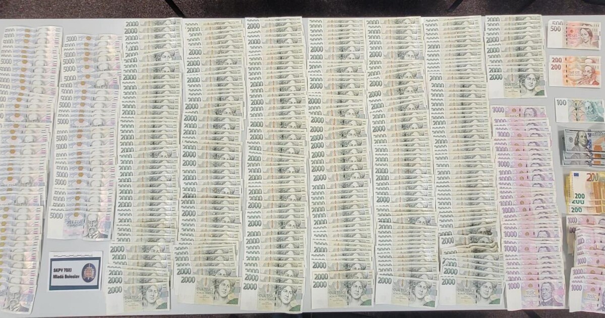 VIDEO: Zlato, milion v hotovosti a kila pervitinu. Policie rozbila gang vařičů, varnu schovávali i v pivním sudu