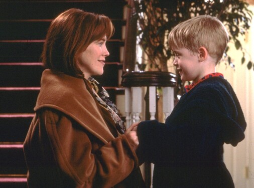 „Jak jsme mohli zapomenout na Kevina? Co jsem to za matku?“ Kde si matka Kevina McCallistera ve filmu Sám doma uvědomí, že zapomněli na svého syna? 