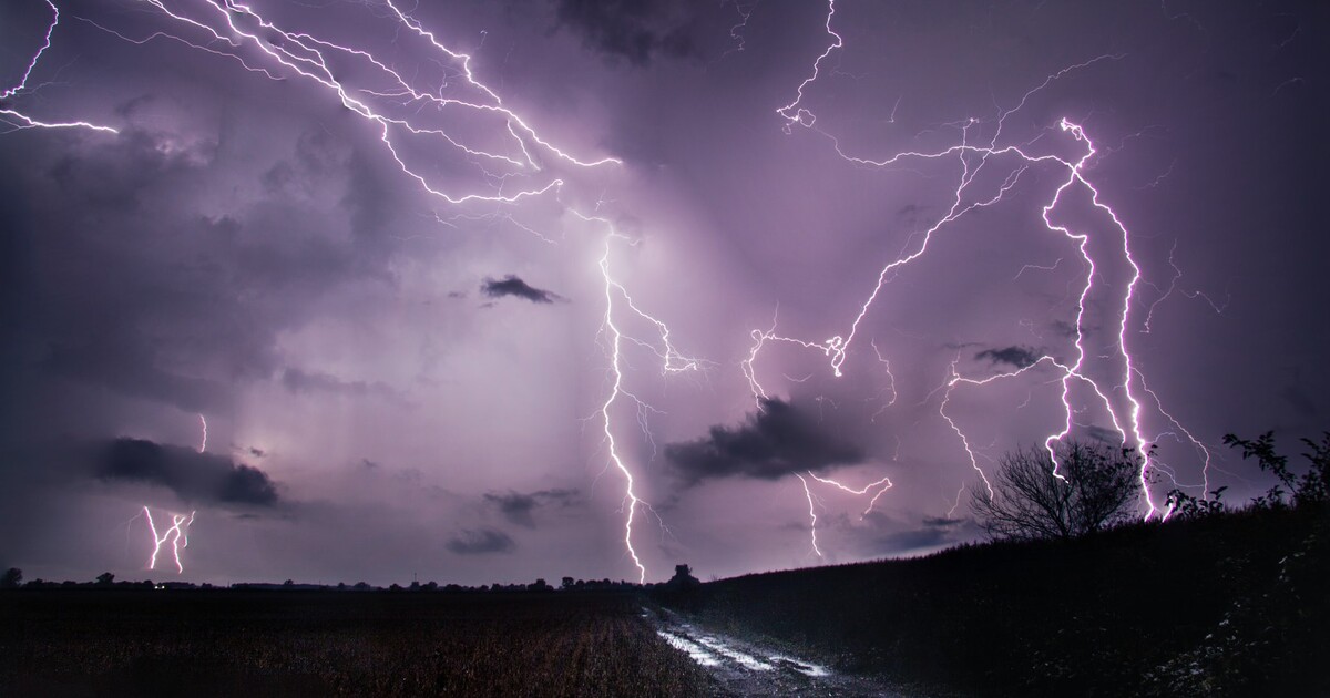 ČHMÚ varuje: Česko zasáhnou silné bouřky, hrozí i přívalový déšť