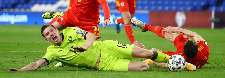 Češi v desíti prohráli ve Walesu 1:0