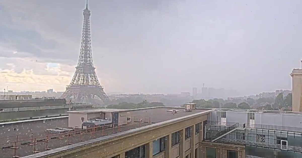 VIDEO: Paříž zasypalo extrémní krupobití, „apokalyptické“ záběry se šíří po sítích