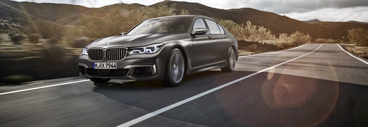 Vrcholná limuzína od BMW oficiálne odhalená. M760Li má V12-ku z Rolls-Roycu a 600 koní!