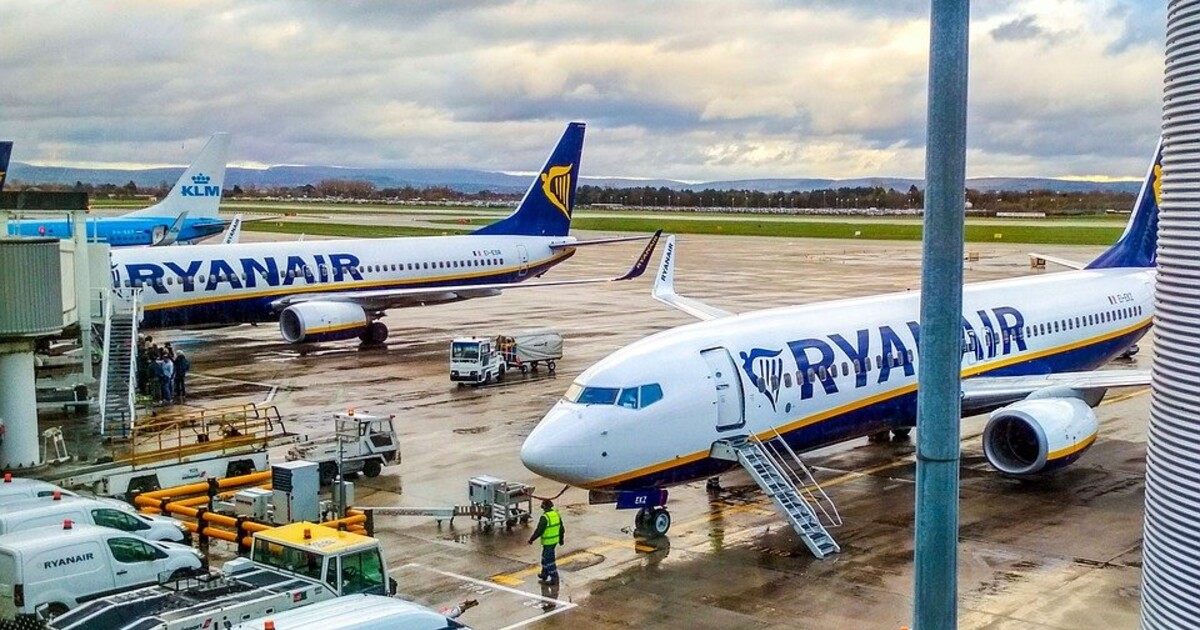 Ryanair tento víkend ruší stovku letů. Důvodem je stávka na oblíbeném letišti