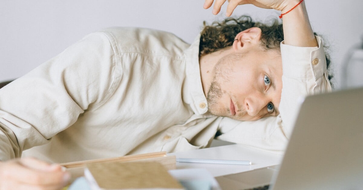 Tlak na výkon není jediným spouštěčem stresu v práci. Tyhle věci lidi stresují daleko více