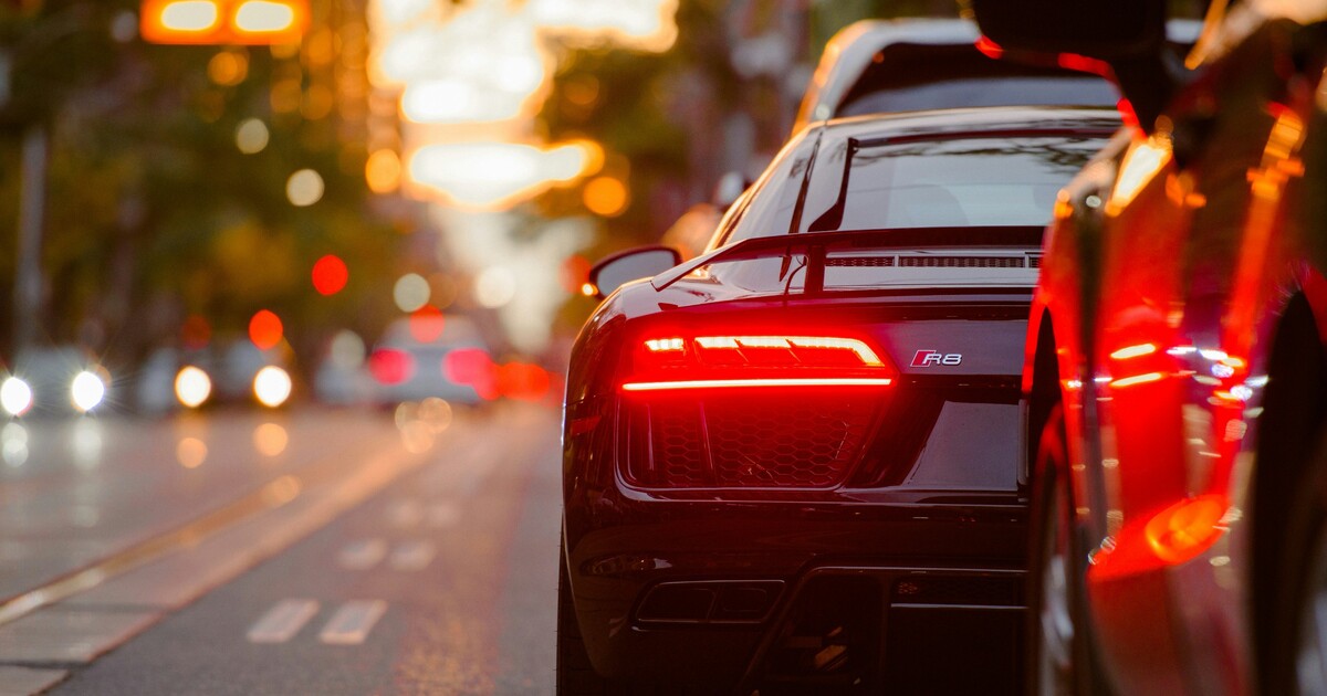 Na českých silnicích budou už brzy jezdit autonomní auta. Ministr prozradil podrobnosti