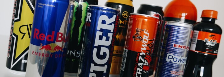 Testovali sme 11 energeťákov: Ktorý z nich chutí ako detské žuvačky a aký výrobca si ho pomýlil so sirupom proti kašľu?