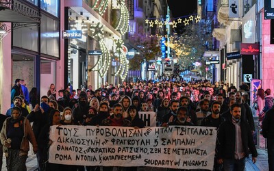 Řecko protestuje proti policejnímu násilí. Tisíce lidí vyšly do ulic kvůli postřelení šestnáctiletého chlapce.