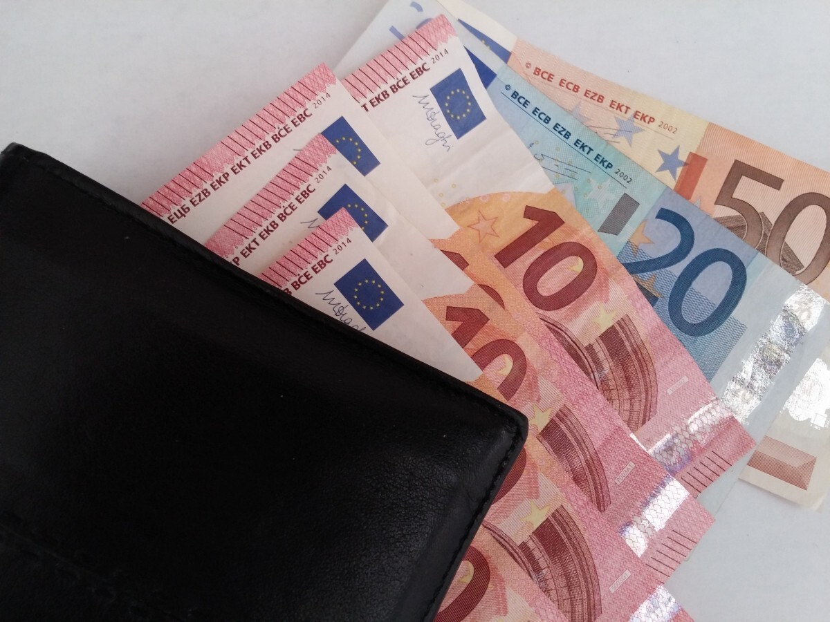 euro, peniaze, peňaženka