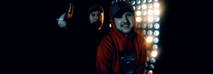 OTIS a Grimaso posielajú jednoduchý vizuál ku skladbe Noví Rapperi, ktorá bola ukrytá na albume SILA
